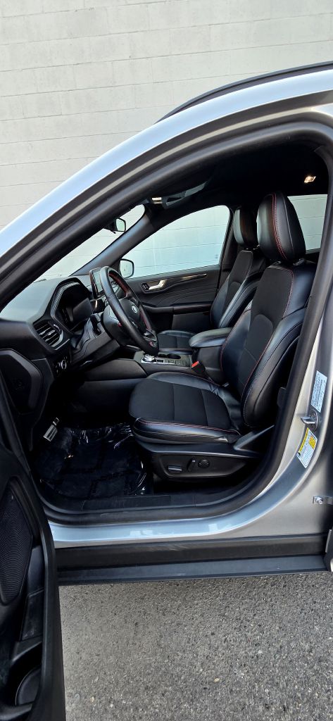 Photo 12 of this FORD ESCAPE