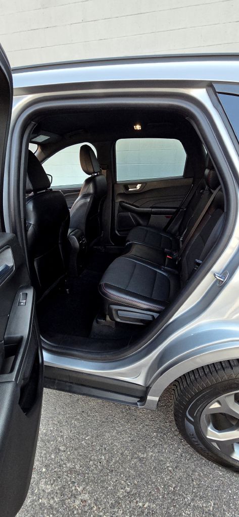 Photo 10 of this FORD ESCAPE