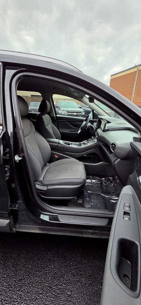 Photo 10 of this HYUNDAI SANTA FE