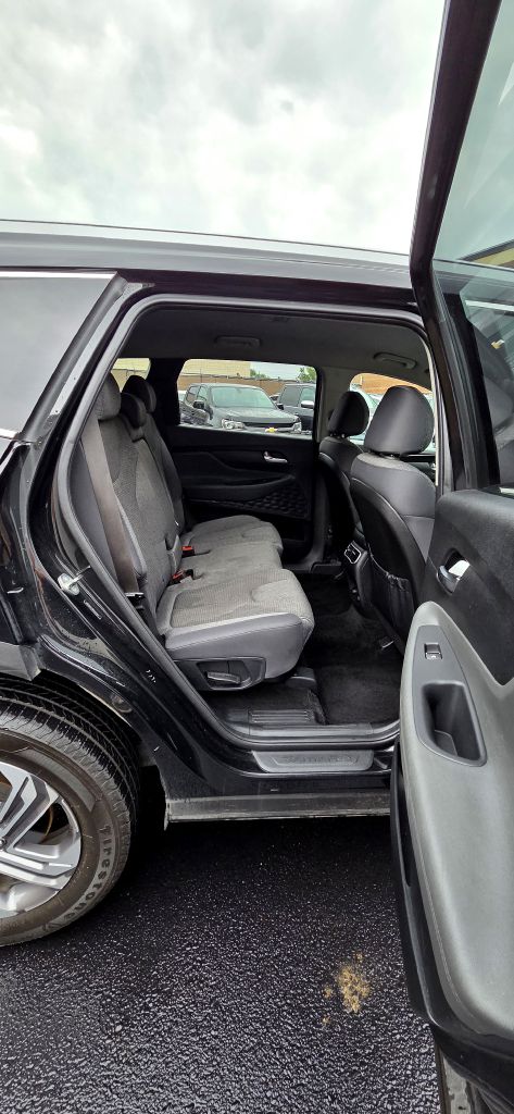 Photo 9 of this HYUNDAI SANTA FE