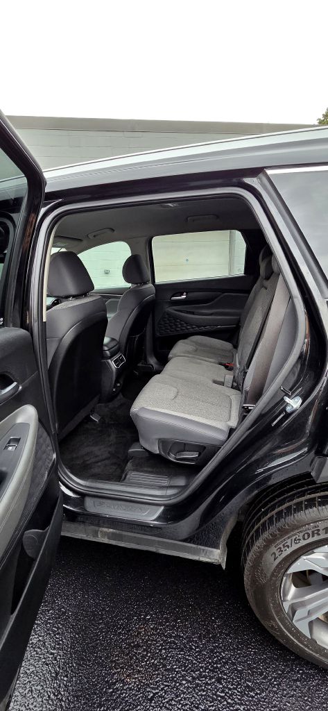 Photo 11 of this HYUNDAI SANTA FE