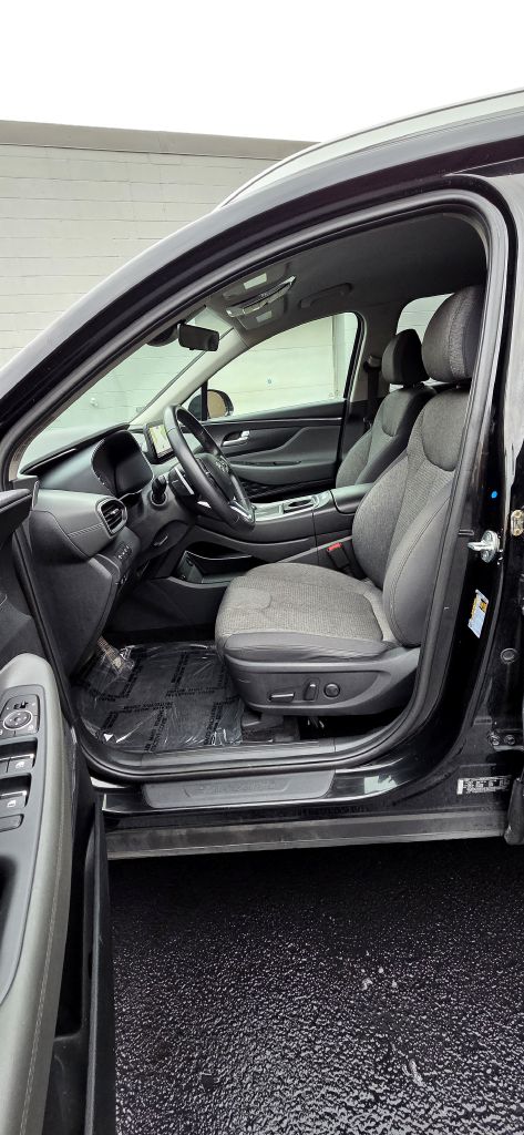 Photo 12 of this HYUNDAI SANTA FE