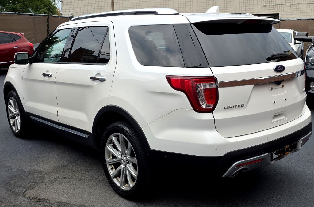 Photo 5 of this FORD EXPLORER