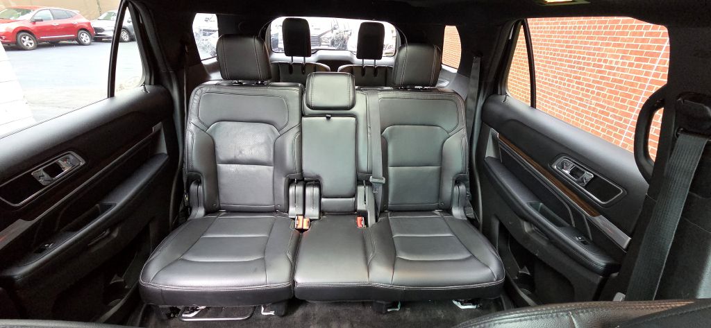Photo 8 of this FORD EXPLORER