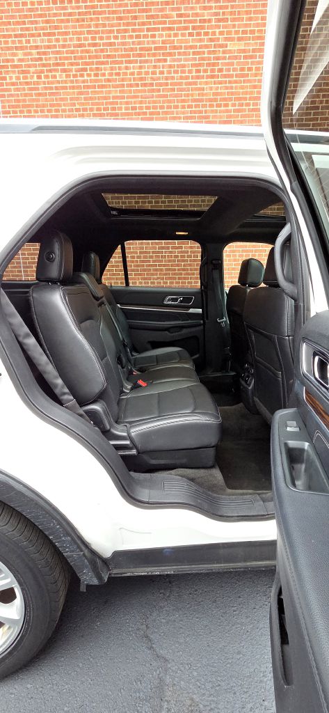 Photo 9 of this FORD EXPLORER