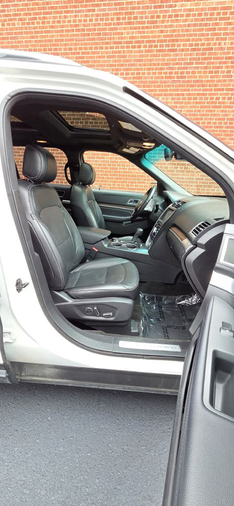 Photo 10 of this FORD EXPLORER
