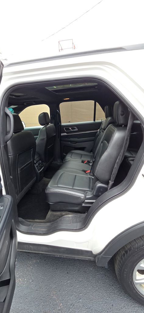 Photo 11 of this FORD EXPLORER