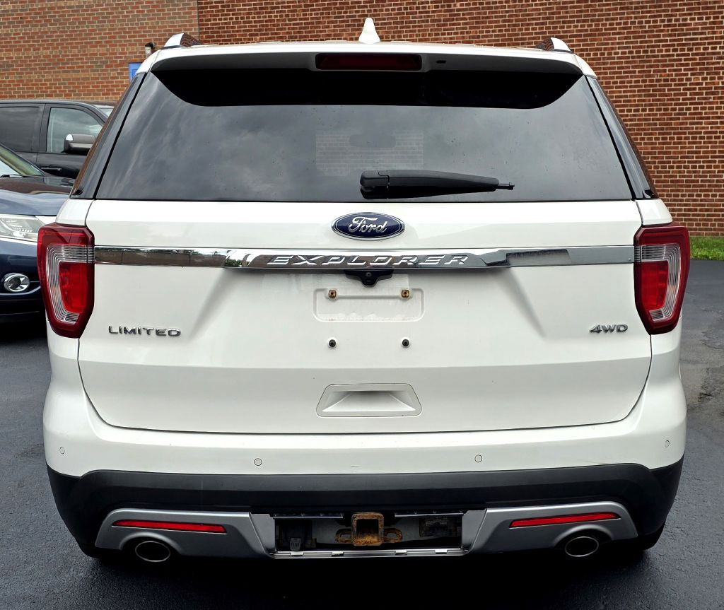 Photo 6 of this FORD EXPLORER