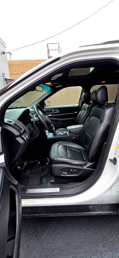 Photo 12 of this FORD EXPLORER