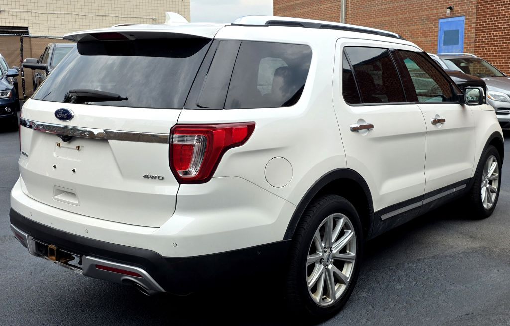 Photo 2 of this FORD EXPLORER