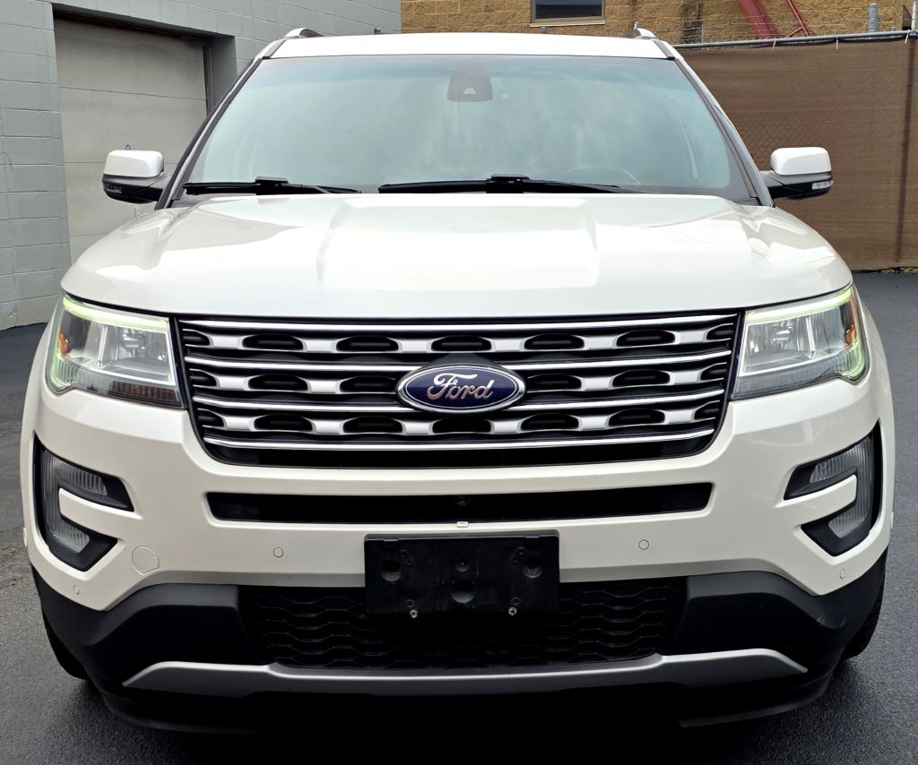 Photo 3 of this FORD EXPLORER
