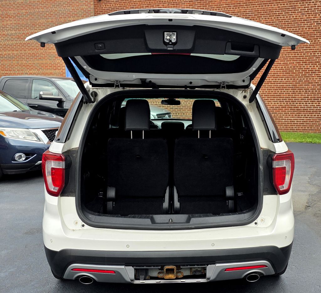 Photo 7 of this FORD EXPLORER