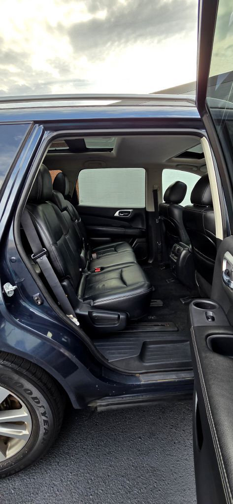 Photo 11 of this NISSAN PATHFINDER
