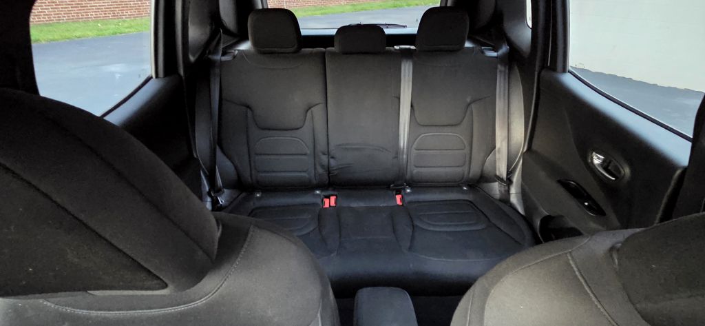 Photo 8 of this JEEP RENEGADE