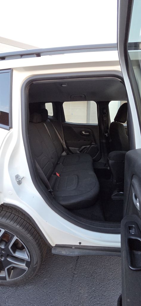 Photo 9 of this JEEP RENEGADE