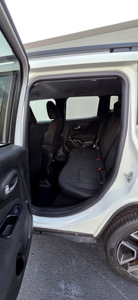 Photo 11 of this JEEP RENEGADE