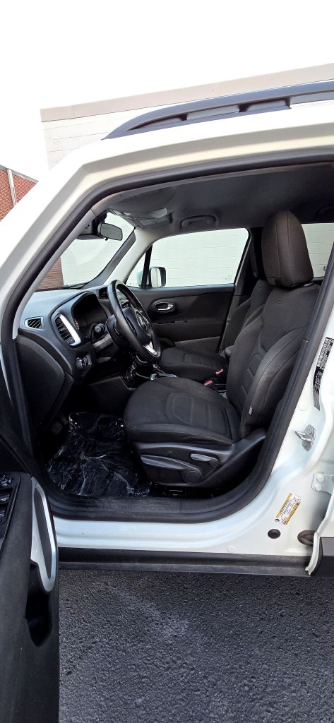 Photo 12 of this JEEP RENEGADE