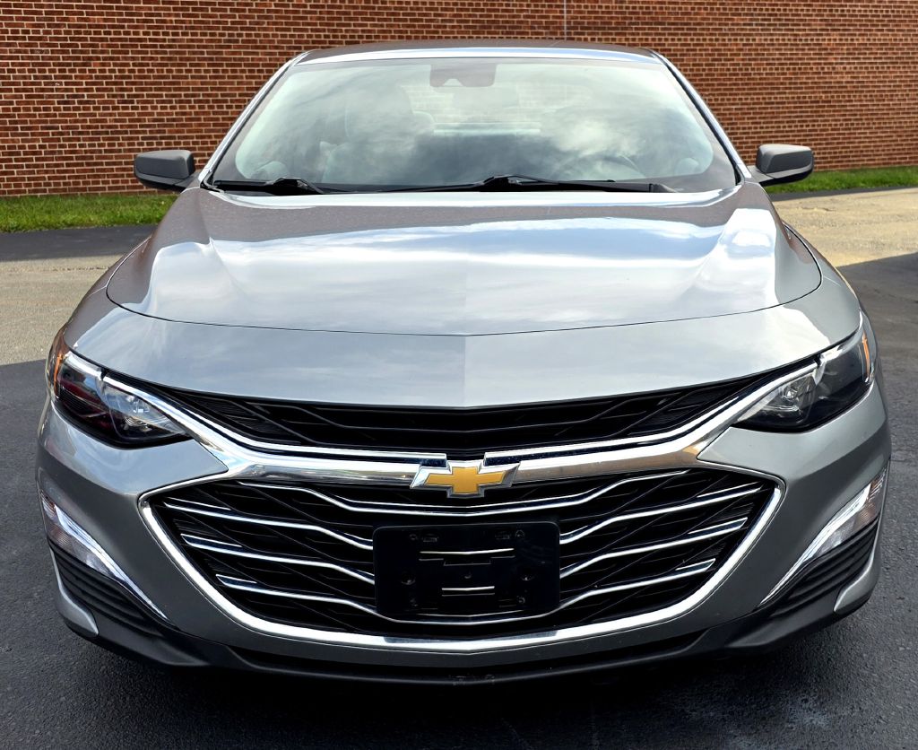 Photo 3 of this CHEVROLET MALIBU