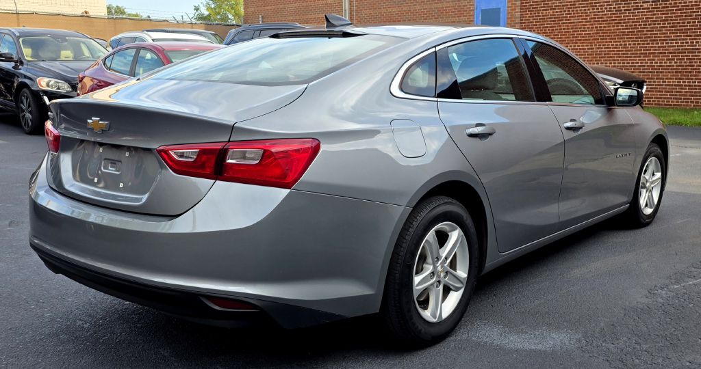 Photo 2 of this CHEVROLET MALIBU