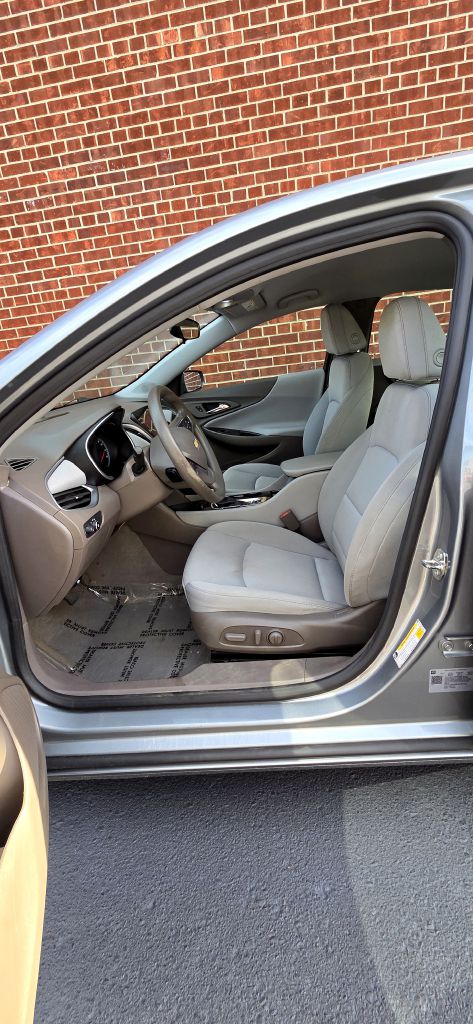 Photo 12 of this CHEVROLET MALIBU