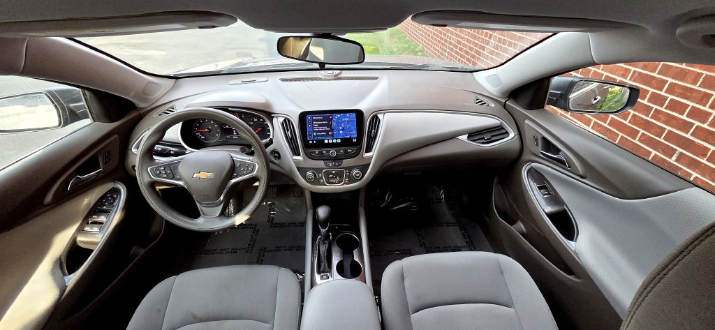 Photo 13 of this CHEVROLET MALIBU