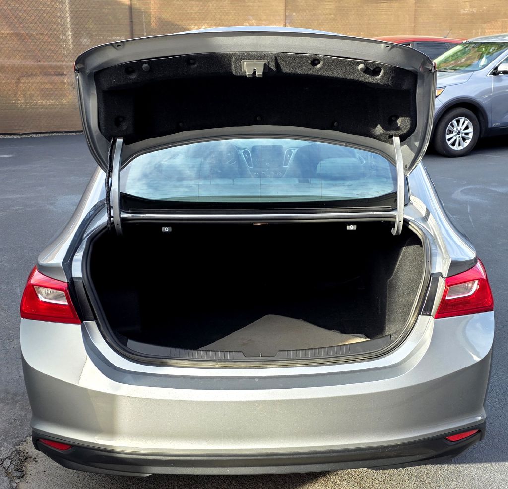 Photo 7 of this CHEVROLET MALIBU