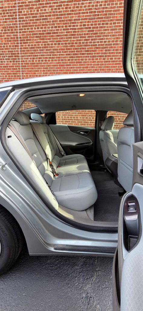 Photo 9 of this CHEVROLET MALIBU