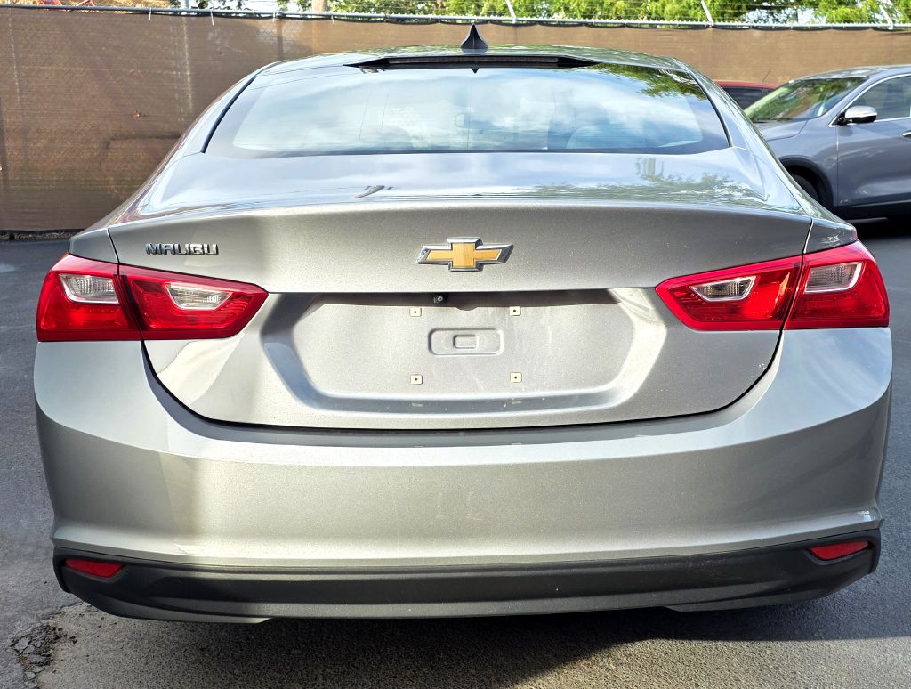 Photo 6 of this CHEVROLET MALIBU