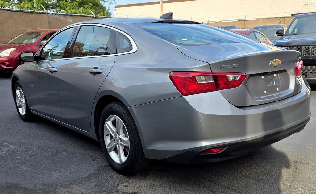 Photo 5 of this CHEVROLET MALIBU