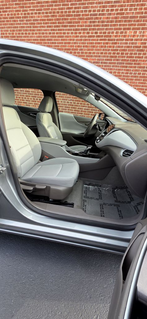 Photo 10 of this CHEVROLET MALIBU