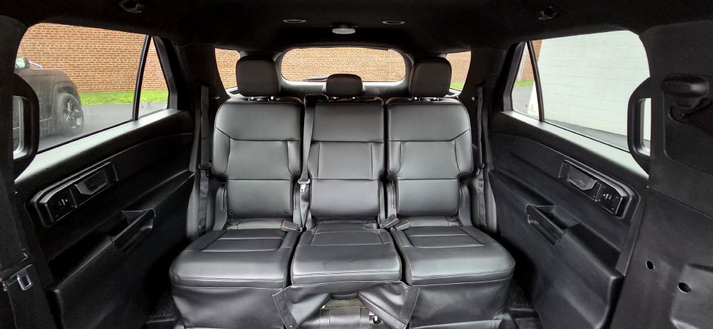 Photo 8 of this FORD EXPLORER