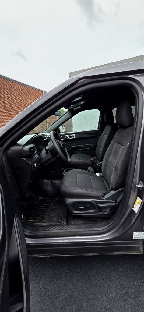 Photo 12 of this FORD EXPLORER