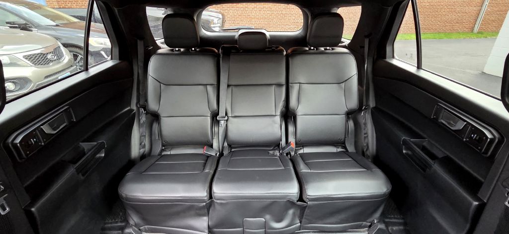 Photo 8 of this FORD EXPLORER