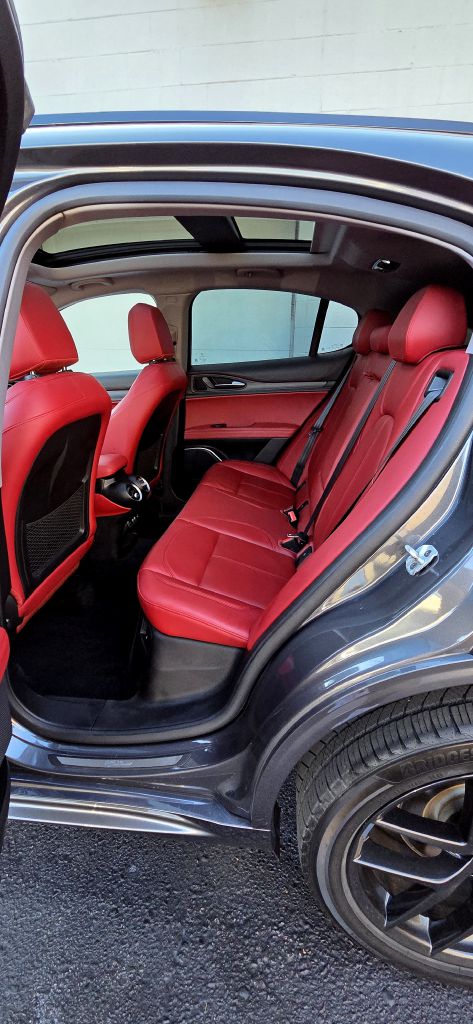 Photo 11 of this ALFA ROMEO STELVIO