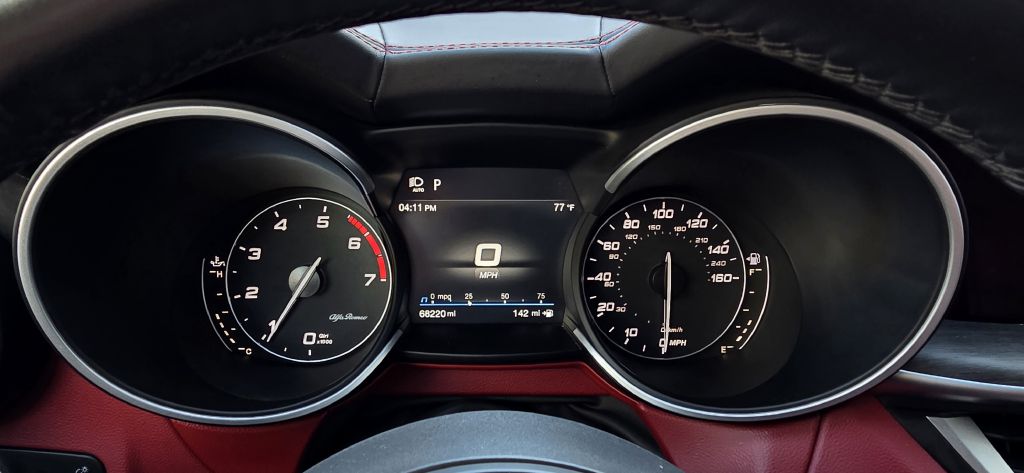 Photo 15 of this ALFA ROMEO STELVIO