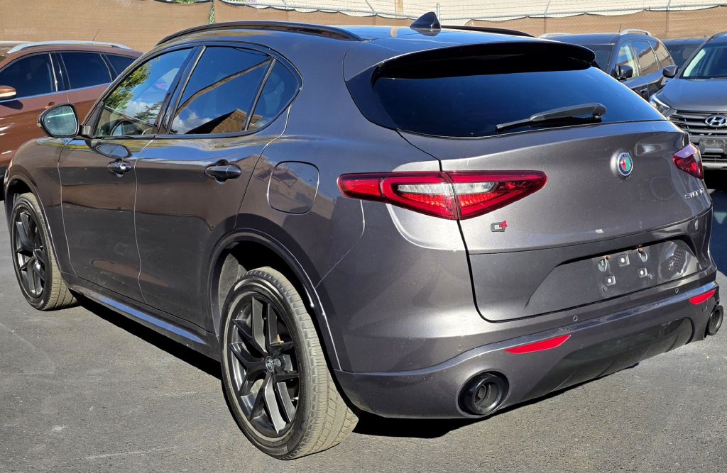 Photo 5 of this ALFA ROMEO STELVIO