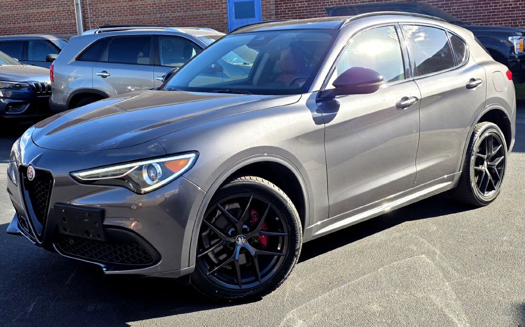 Photo 4 of this ALFA ROMEO STELVIO