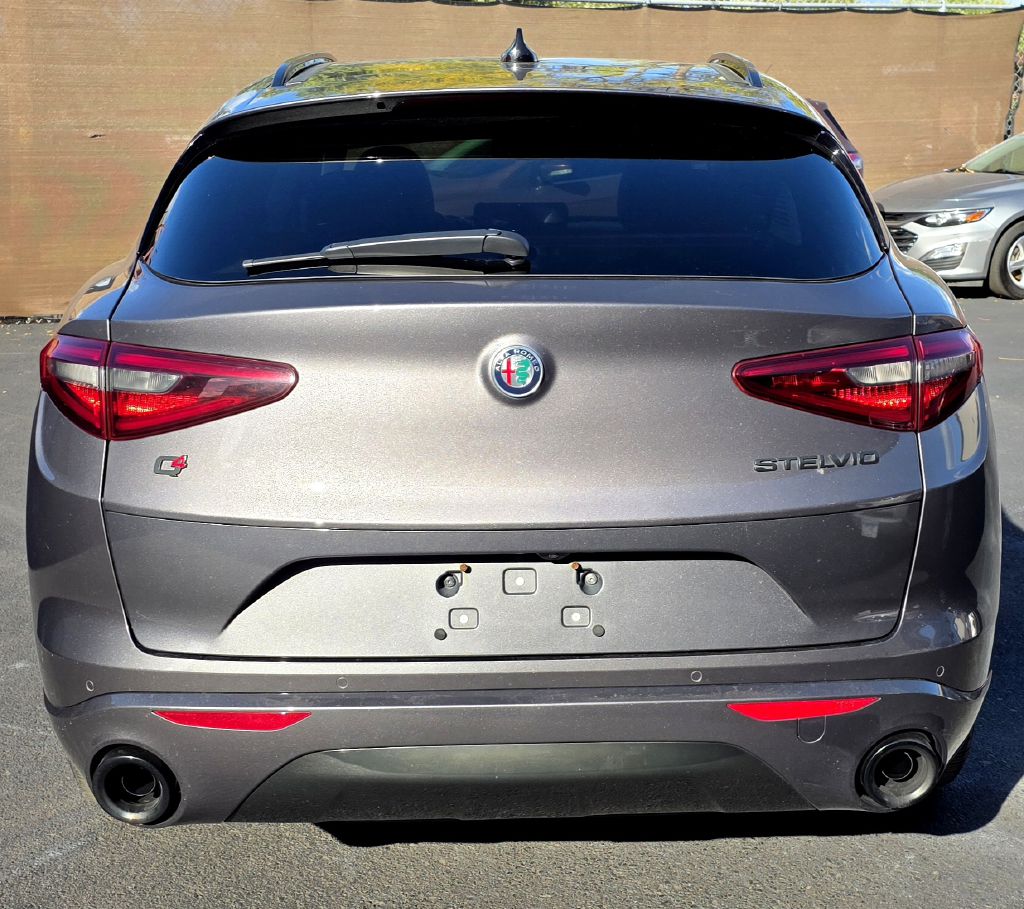 Photo 6 of this ALFA ROMEO STELVIO