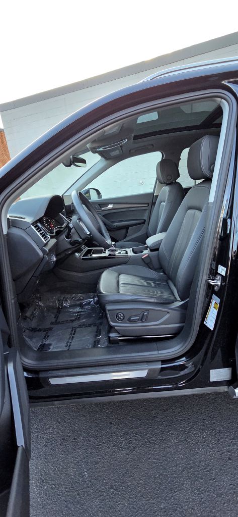 Photo 12 of this AUDI Q5