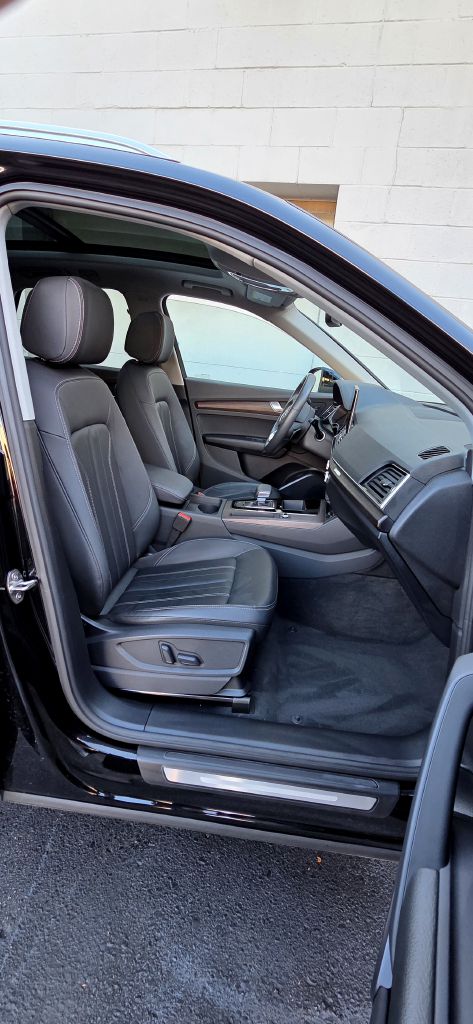 Photo 10 of this AUDI Q5