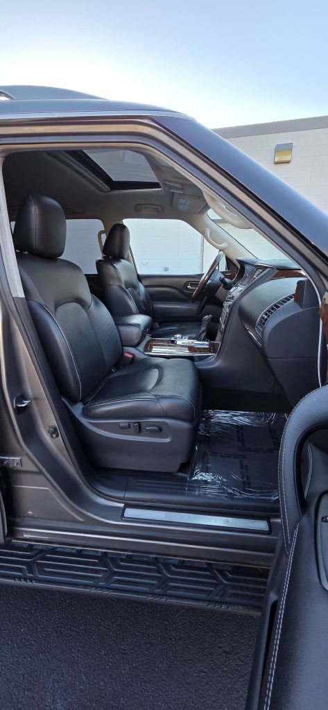 Photo 10 of this INFINITI QX80