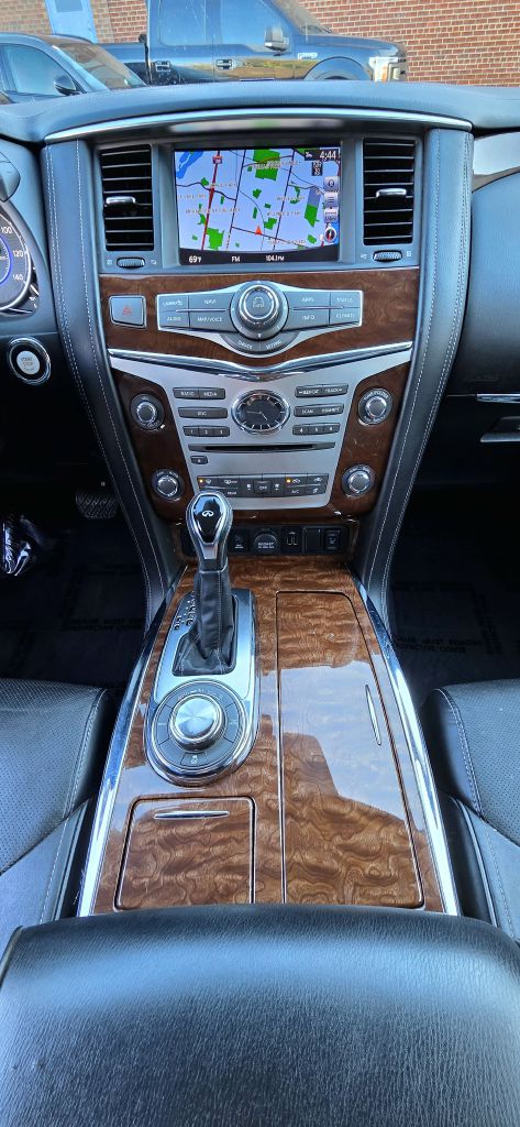 Photo 14 of this INFINITI QX80