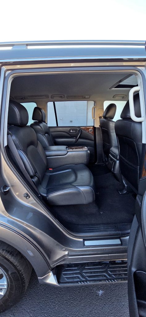 Photo 9 of this INFINITI QX80