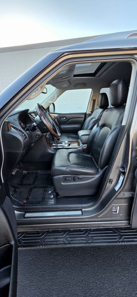 Photo 12 of this INFINITI QX80