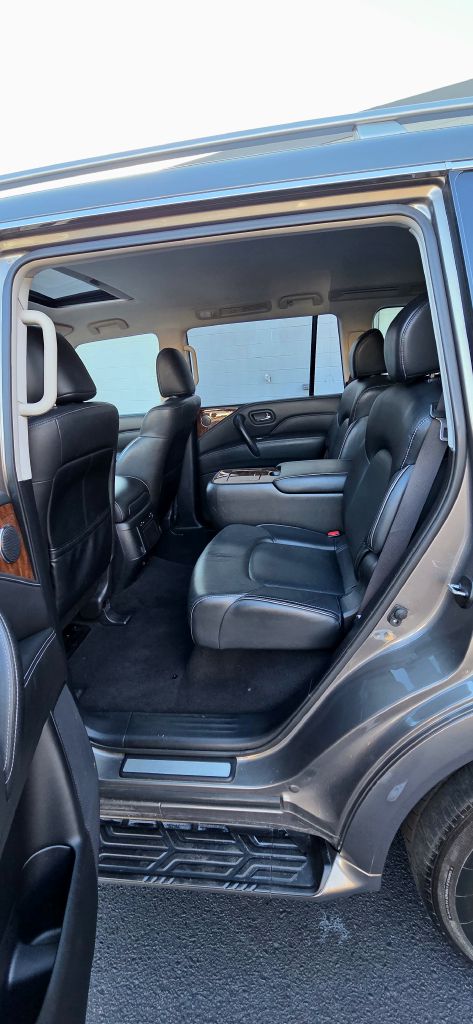 Photo 11 of this INFINITI QX80