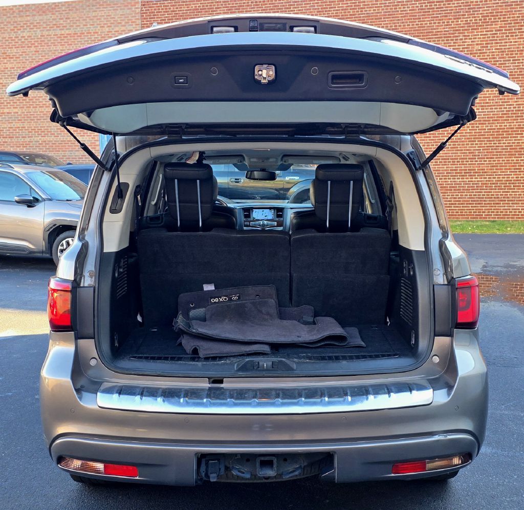 Photo 7 of this INFINITI QX80