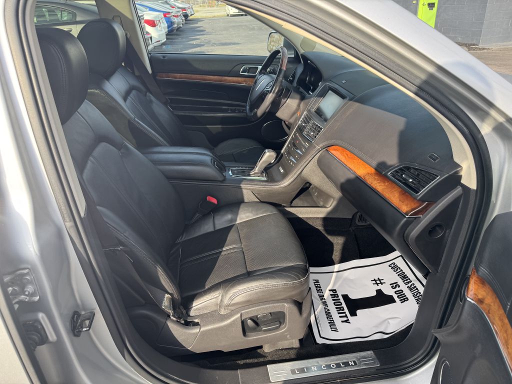 Photo 9 of this LINCOLN MKT