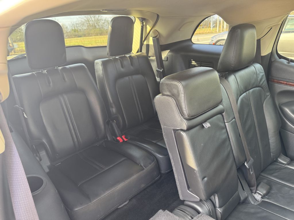Photo 11 of this LINCOLN MKT