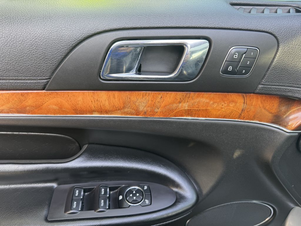 Photo 17 of this LINCOLN MKT