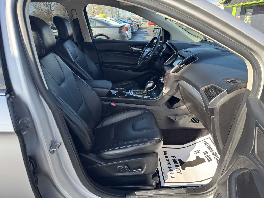 Photo 9 of this FORD EDGE